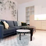 Football Fan Retreat On Rumbach Street By Newave Apartments