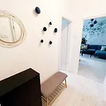Football Fan Retreat On Rumbach Street By Newave Apartments