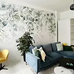 Football Fan Retreat On Rumbach Street By Newave Apartments