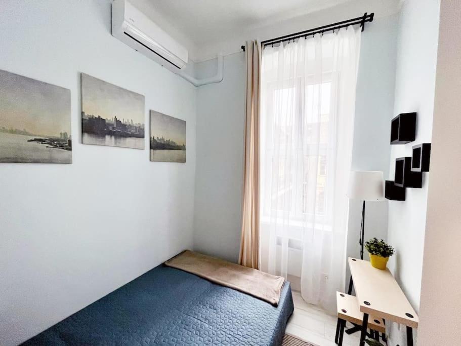 Football Fan Retreat On Rumbach Street By Newave Apartment
