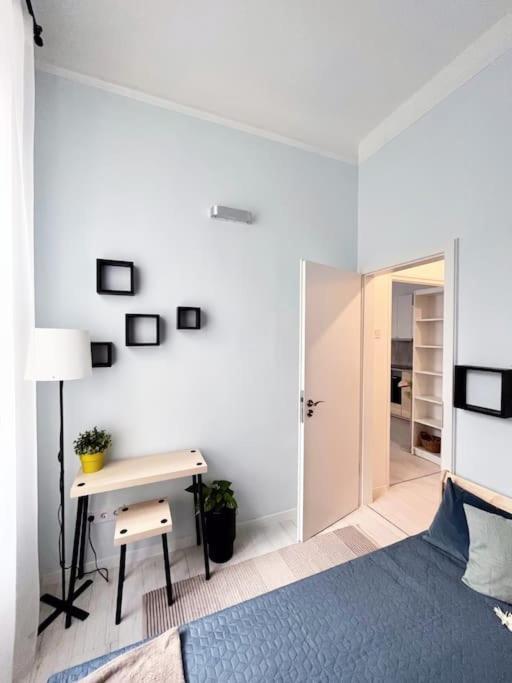 Football Fan Retreat On Rumbach Street By Newave Apartment